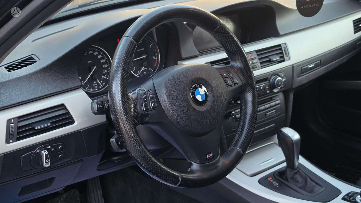 BMW 320 2010 — фото 8