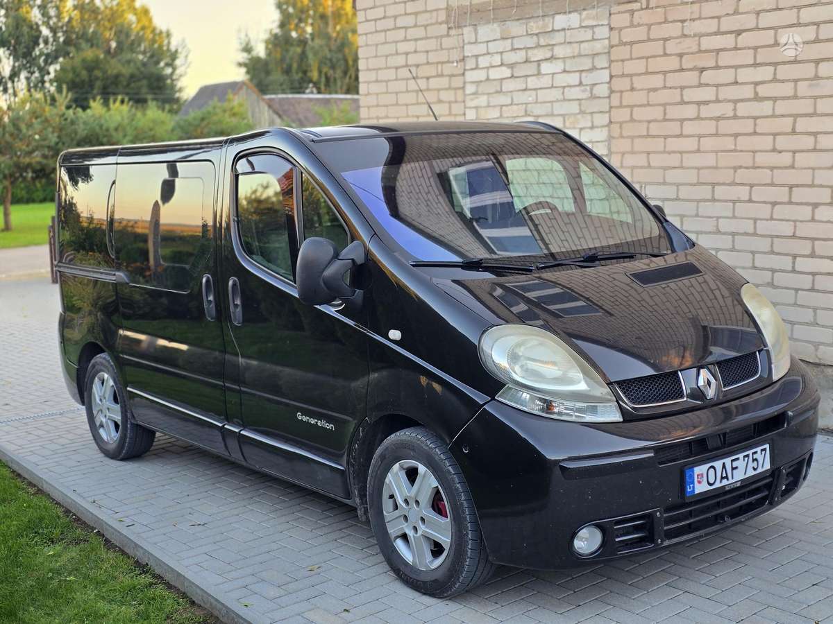 Renault Trafic 2005 — rear view