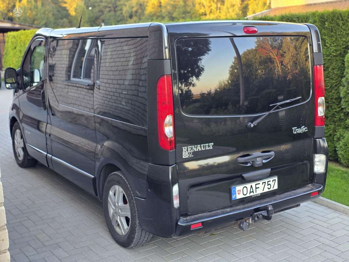 Renault Trafic 2005 — engine 2500 cm³, 135 HP (99kW)