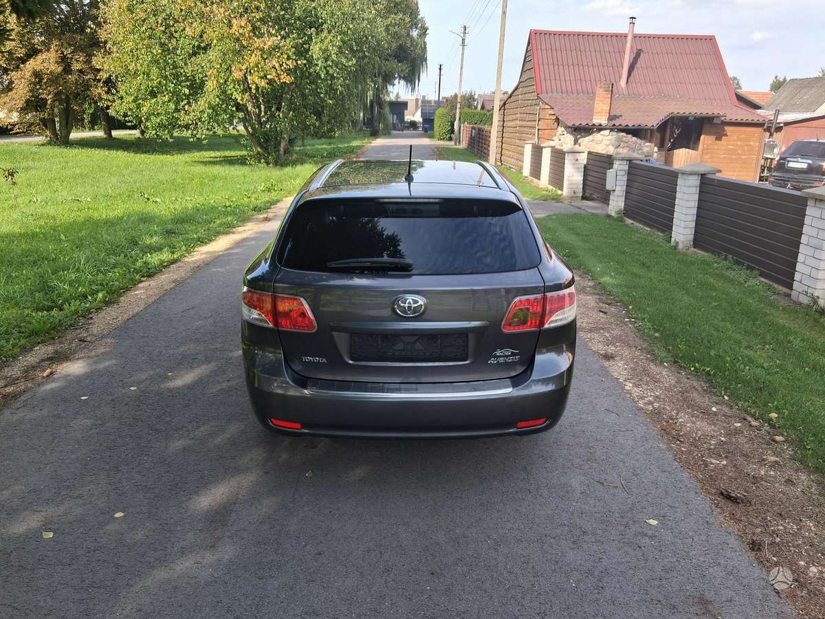 Toyota Avensis 2009 — photo 10