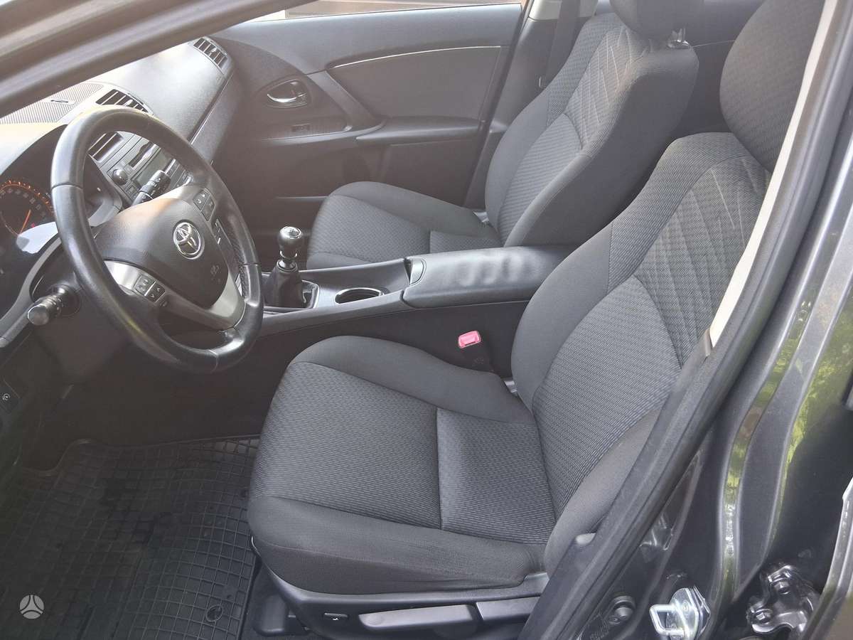 Toyota Avensis 2009 — photo 15
