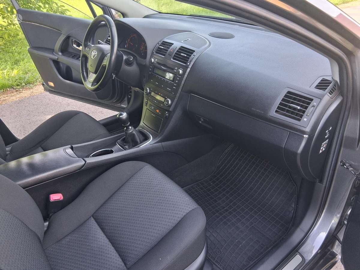 Toyota Avensis 2009 — photo 16