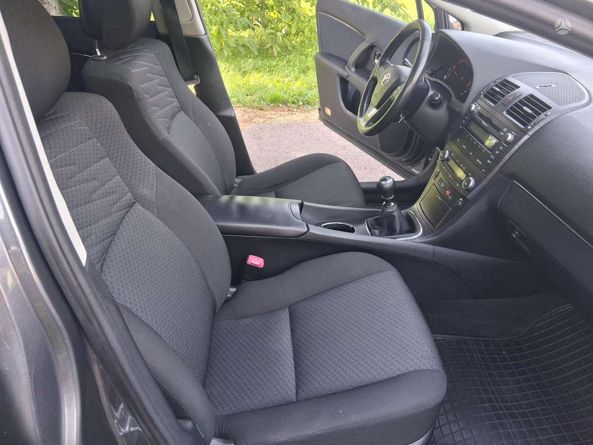 Toyota Avensis 2009 — photo 17