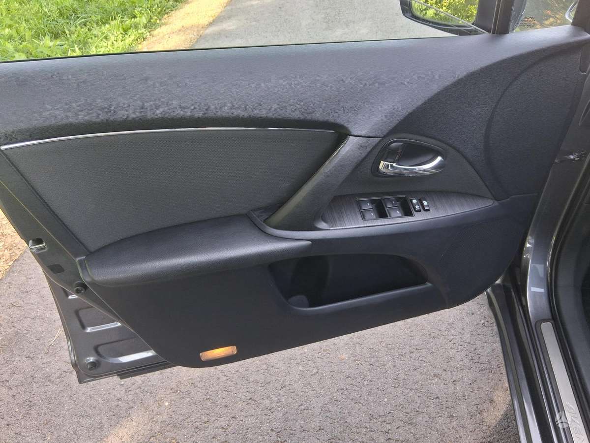 Toyota Avensis 2009 — photo 19