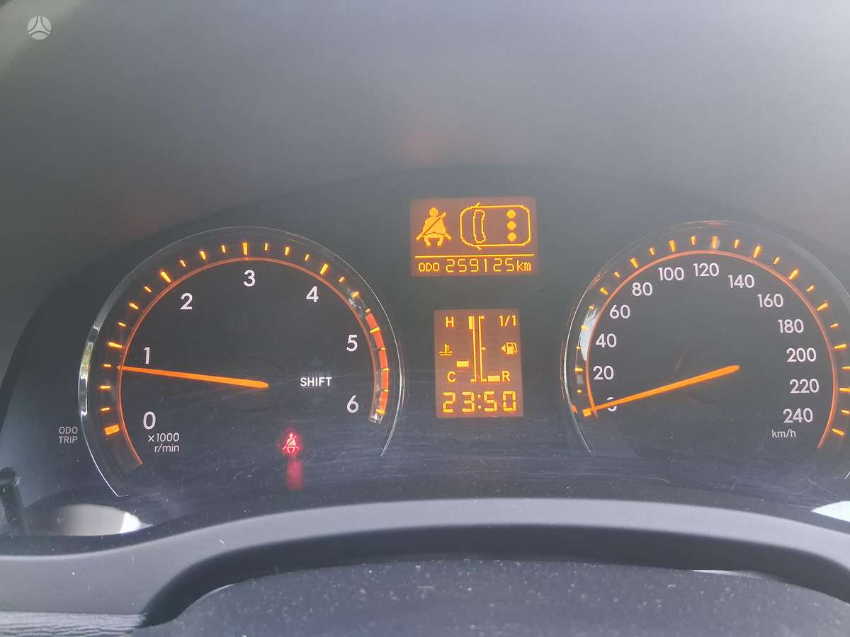 Toyota Avensis 2009 — photo 21