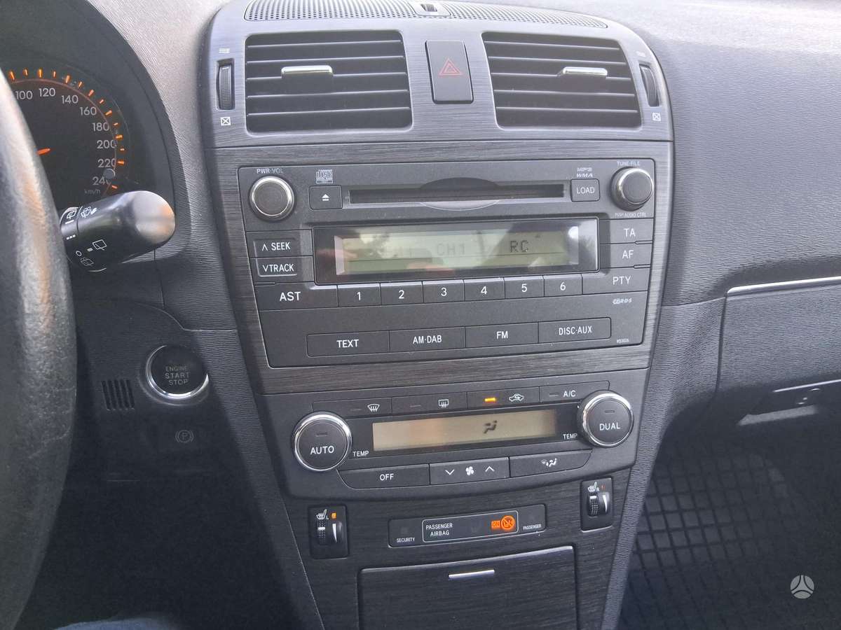Toyota Avensis 2009 — photo 22