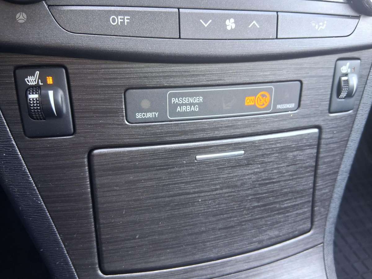 Toyota Avensis 2009 — photo 23