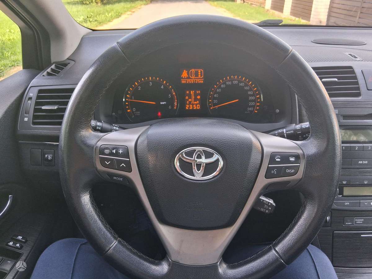 Toyota Avensis 2009 — photo 24