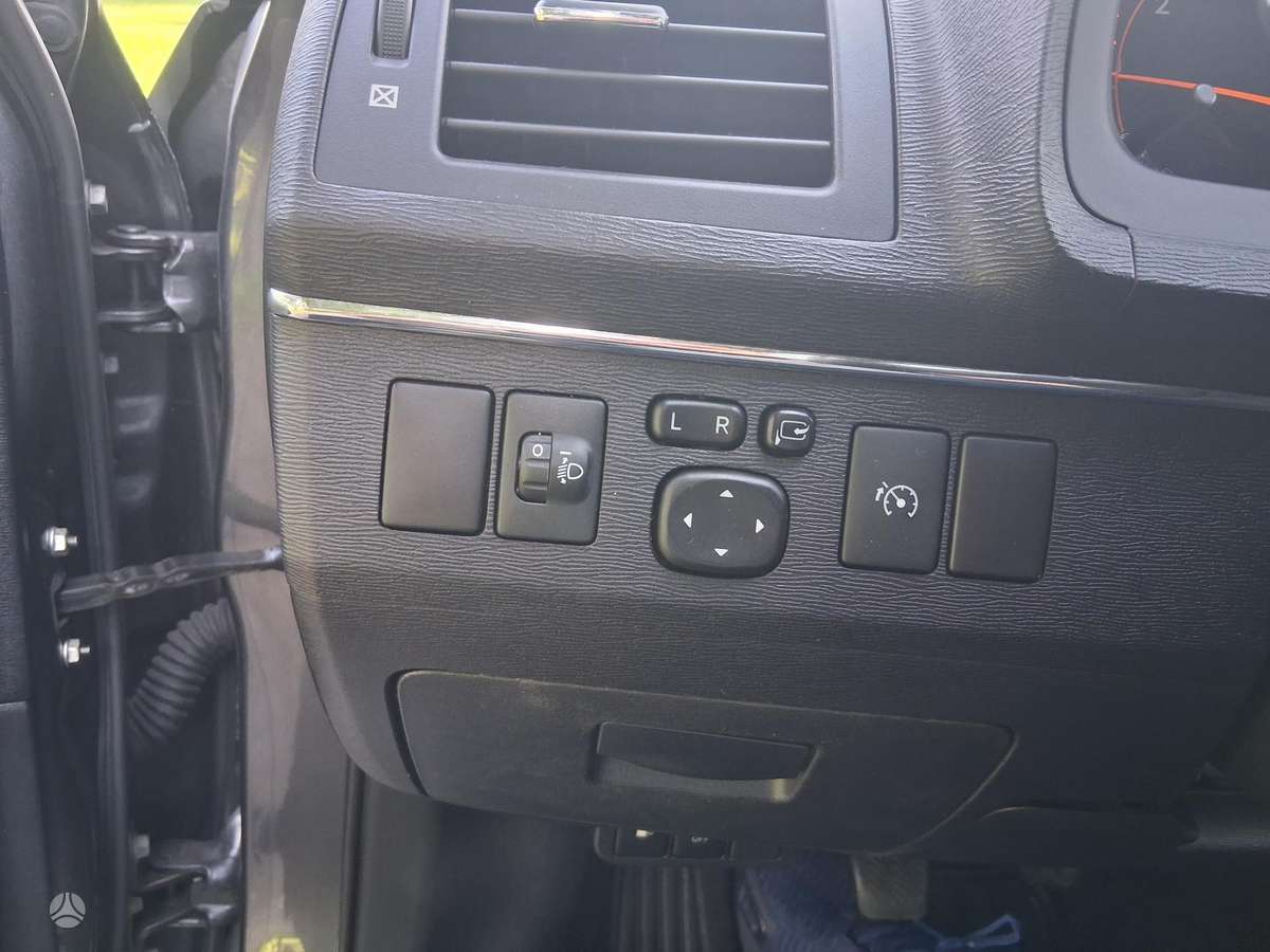 Toyota Avensis 2009 — photo 25