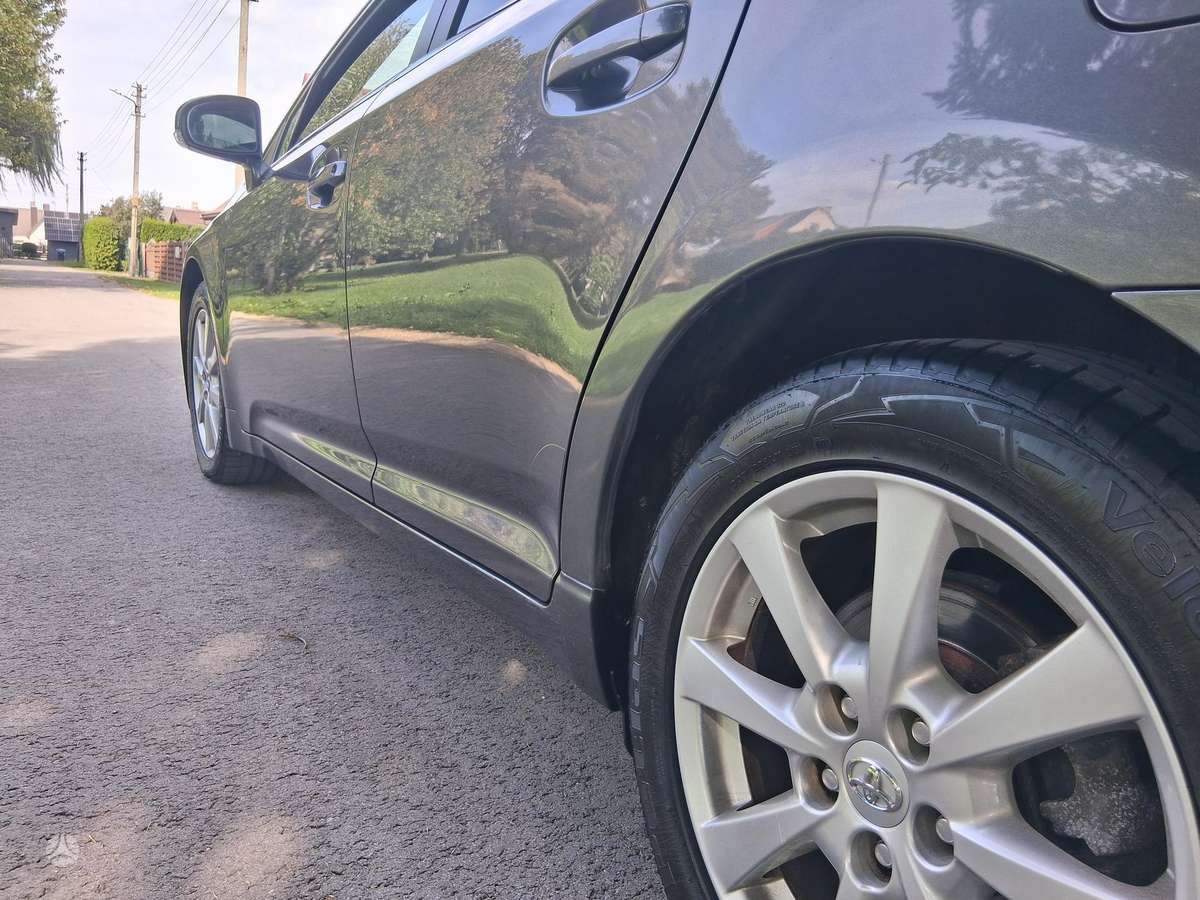 Toyota Avensis 2009 — photo 30