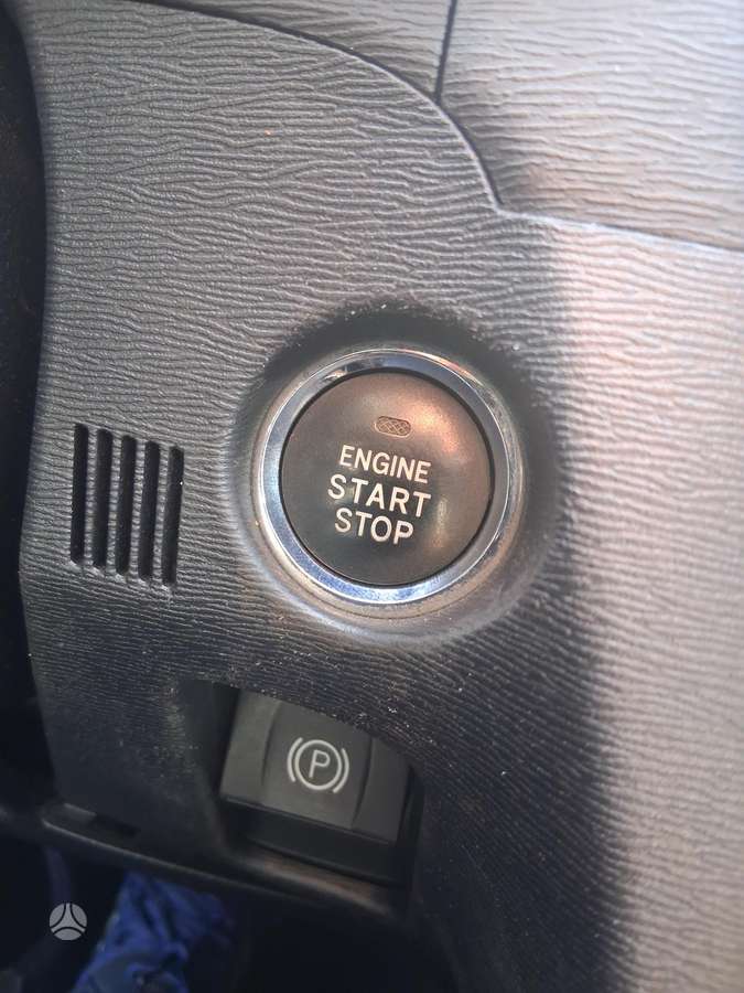Toyota Avensis 2009 — photo 31