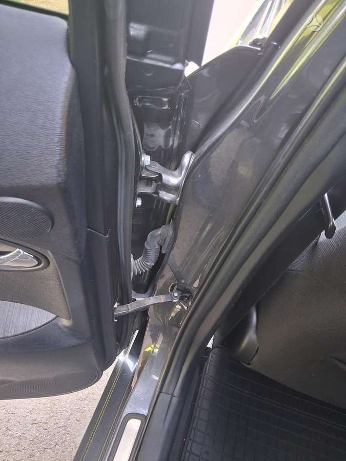 Toyota Avensis 2009 — photo 33