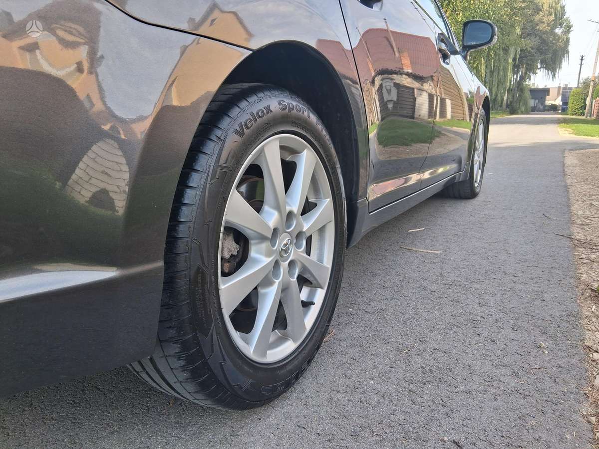 Toyota Avensis 2009 — photo 34