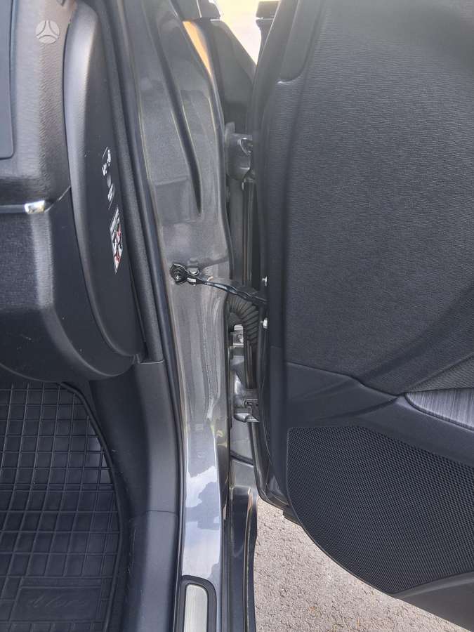 Toyota Avensis 2009 — photo 35