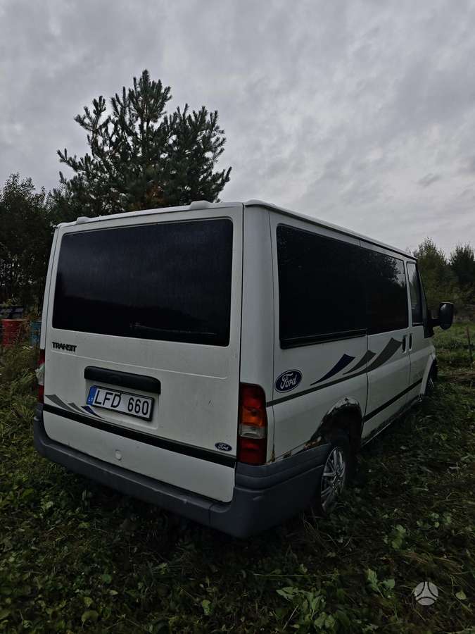 Ford Transit 2006 — вигляд ззаду