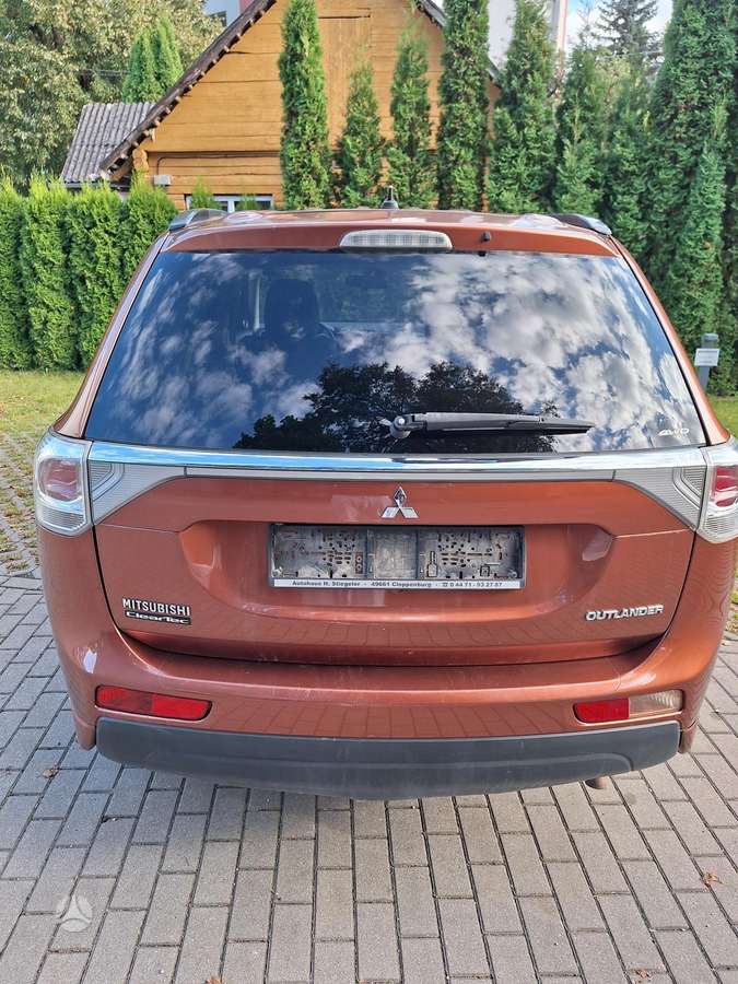 Mitsubishi Outlander 2012 — engine 2300 cm³, 150 HP (110kW)