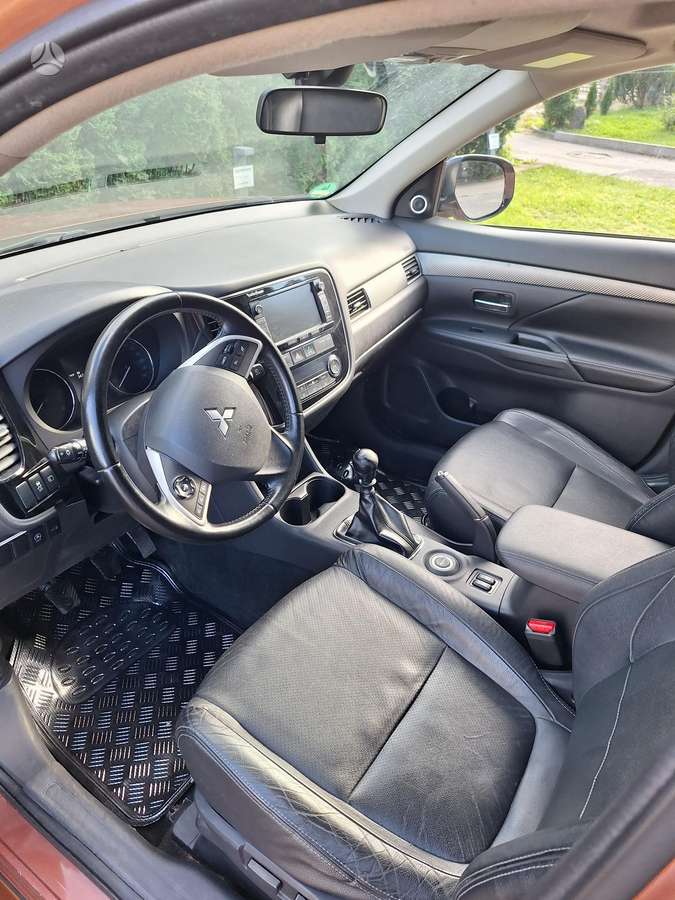 Mitsubishi Outlander 2012 — photo 6