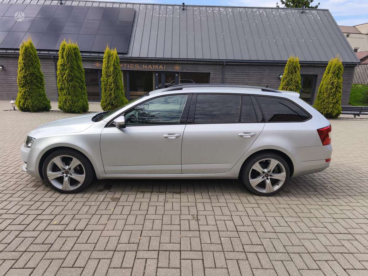 Skoda Octavia 2014 — rear view