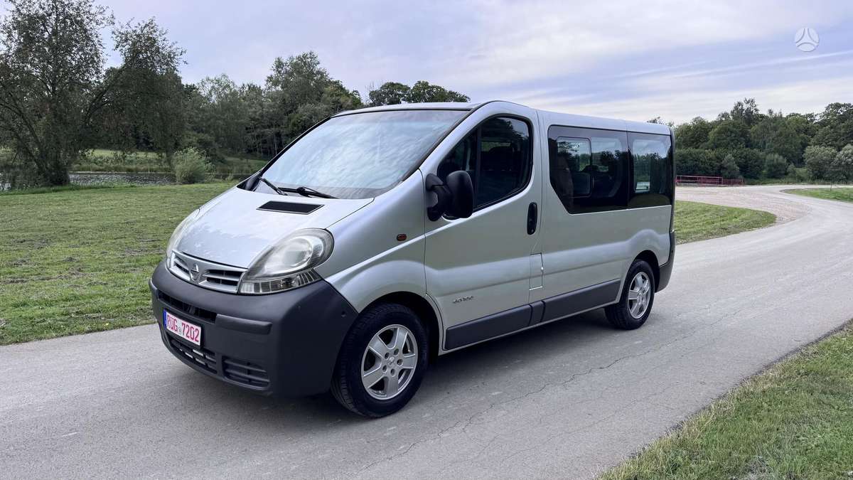 Nissan Primastar 2005 — вигляд ззаду