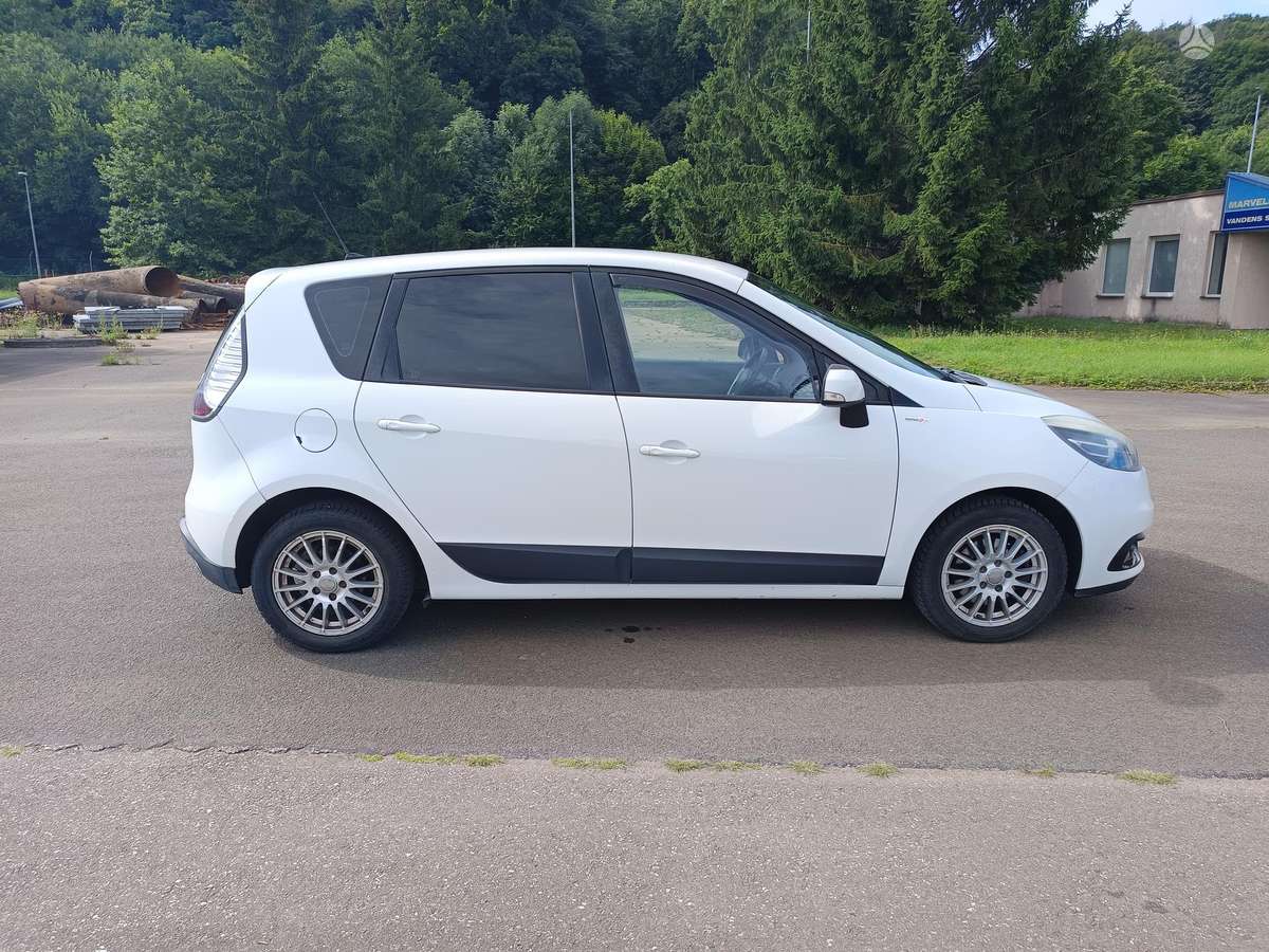 Renault Scenic 2012 — engine 1600 cm³, 110 HP (81kW)