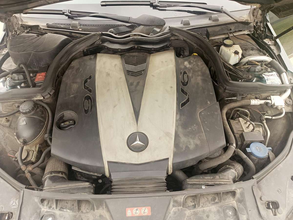 Mercedes-Benz C350 2010 — photo 10