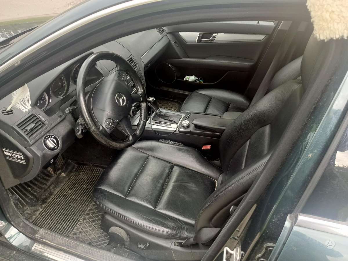 Mercedes-Benz C350 2010 — engine 300 cm³, 231 HP (170kW)