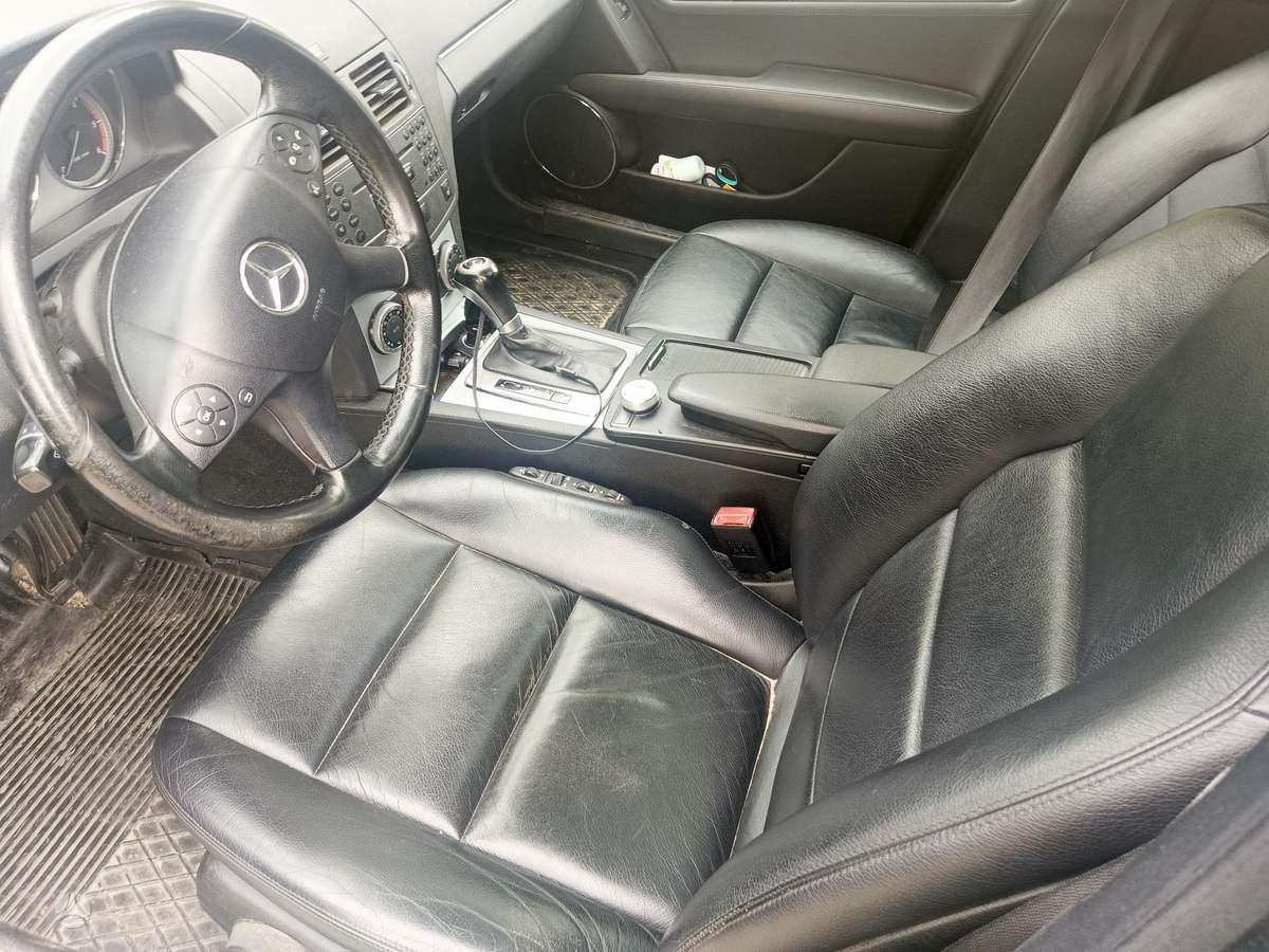 Mercedes-Benz C350 2010 — photo 5