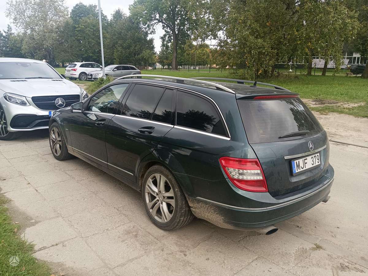 Mercedes-Benz C350 2010 — photo 6