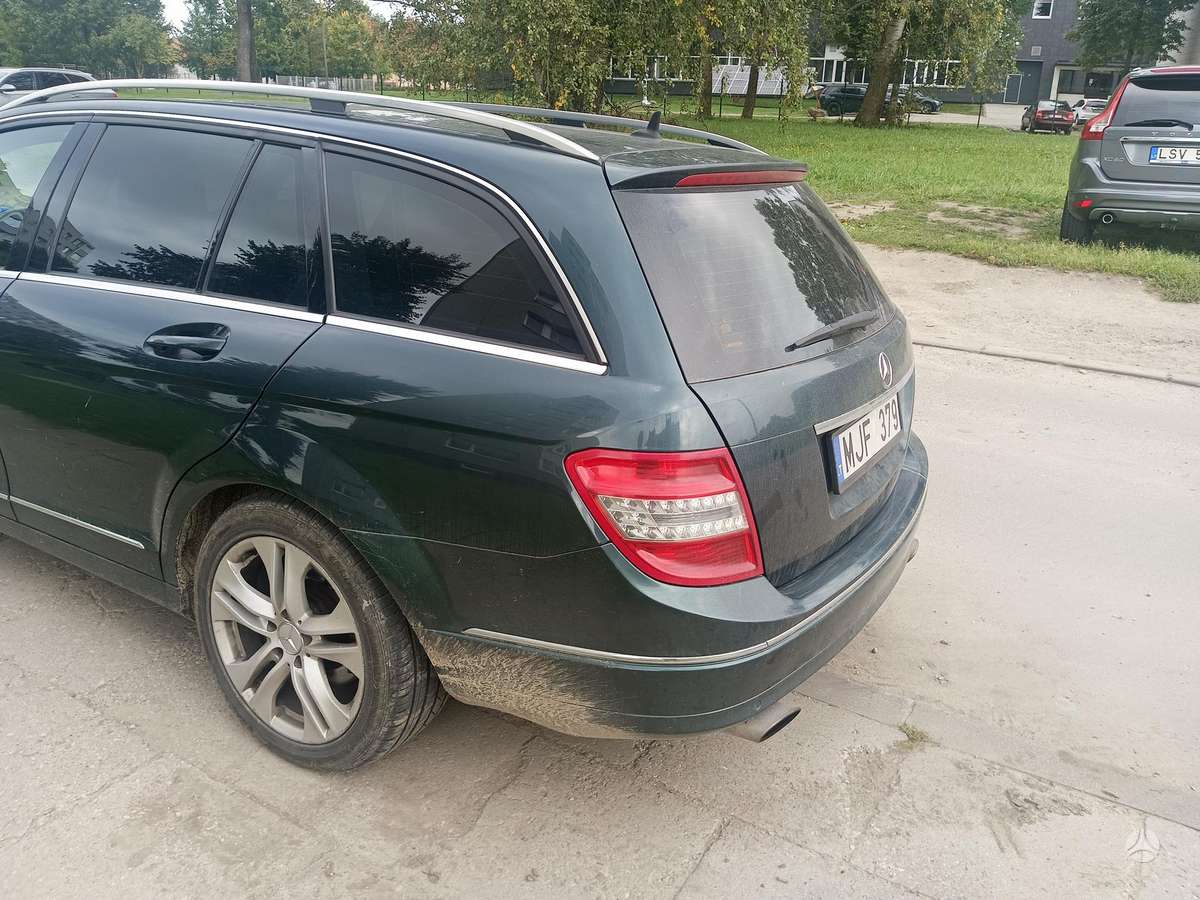 Mercedes-Benz C350 2010 — photo 7