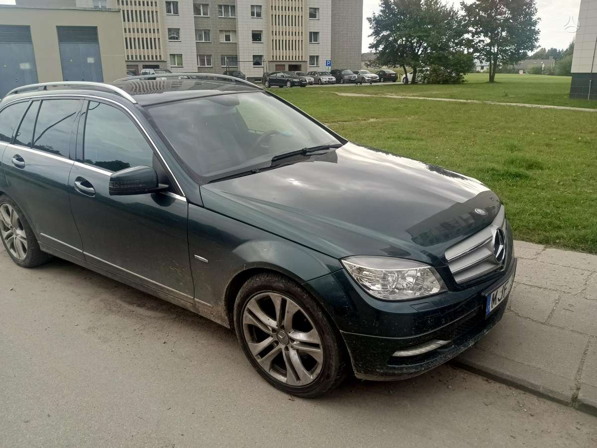 Mercedes-Benz C350 2010 — photo 8