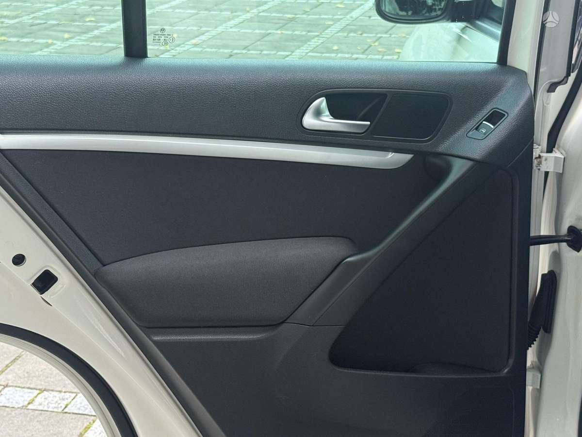 Volkswagen Tiguan 2012 — photo 18