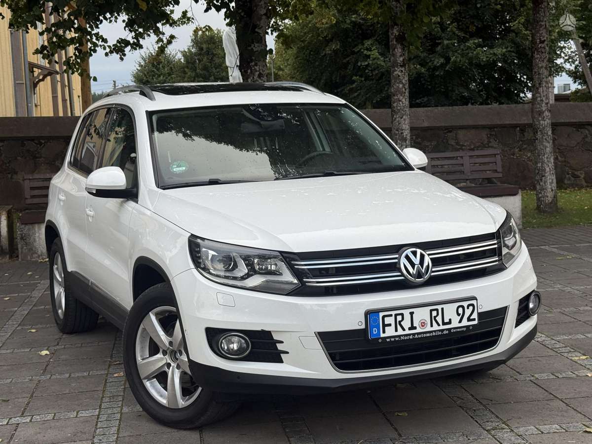 Volkswagen Tiguan 2012 — rear view