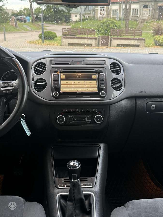 Volkswagen Tiguan 2012 — photo 28