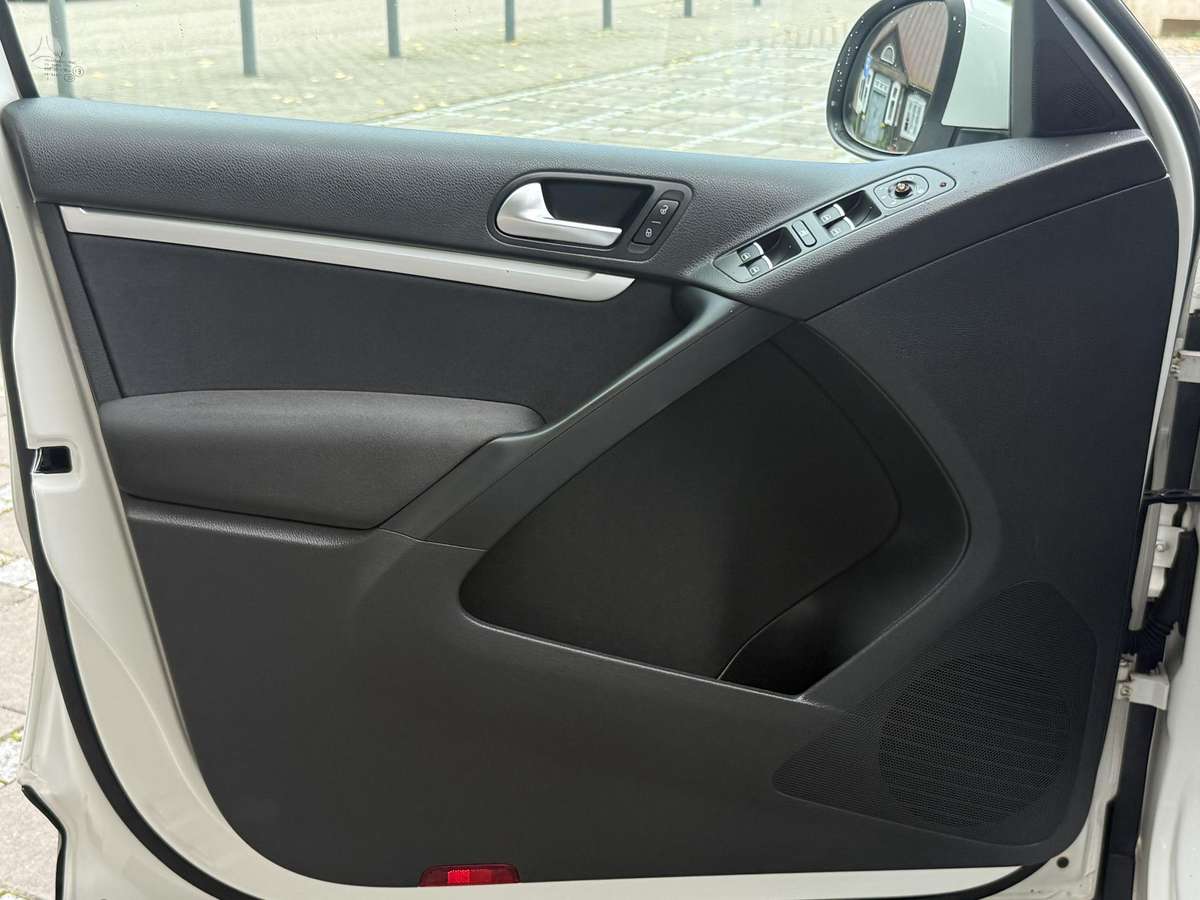 Volkswagen Tiguan 2012 — photo 36