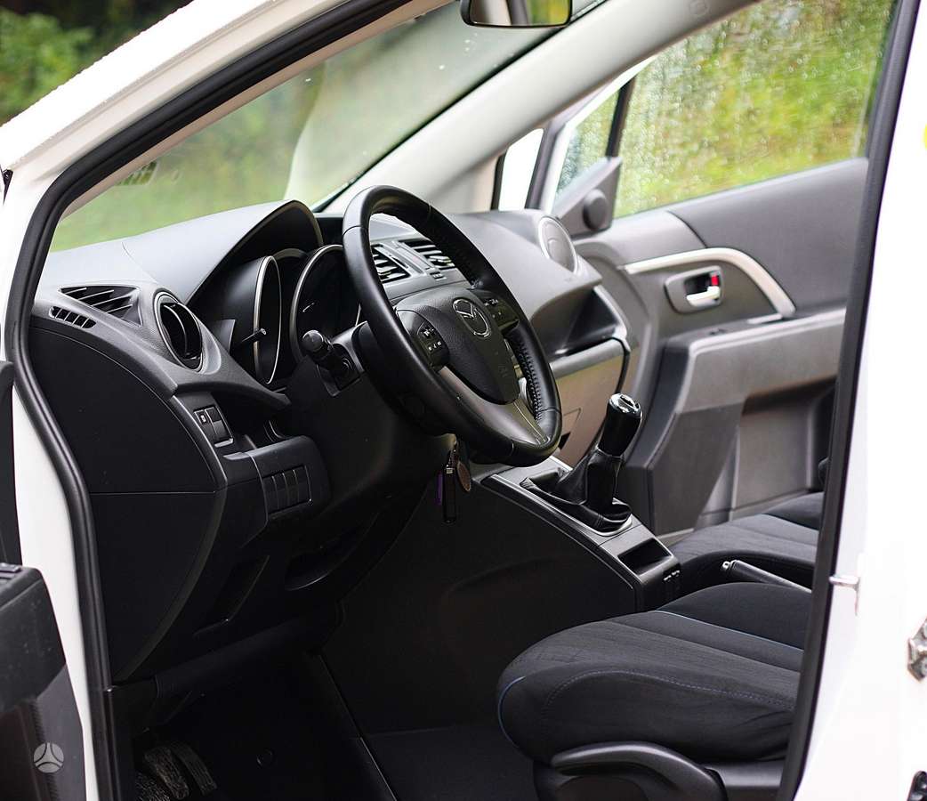 Mazda 5 2012 — photo 14