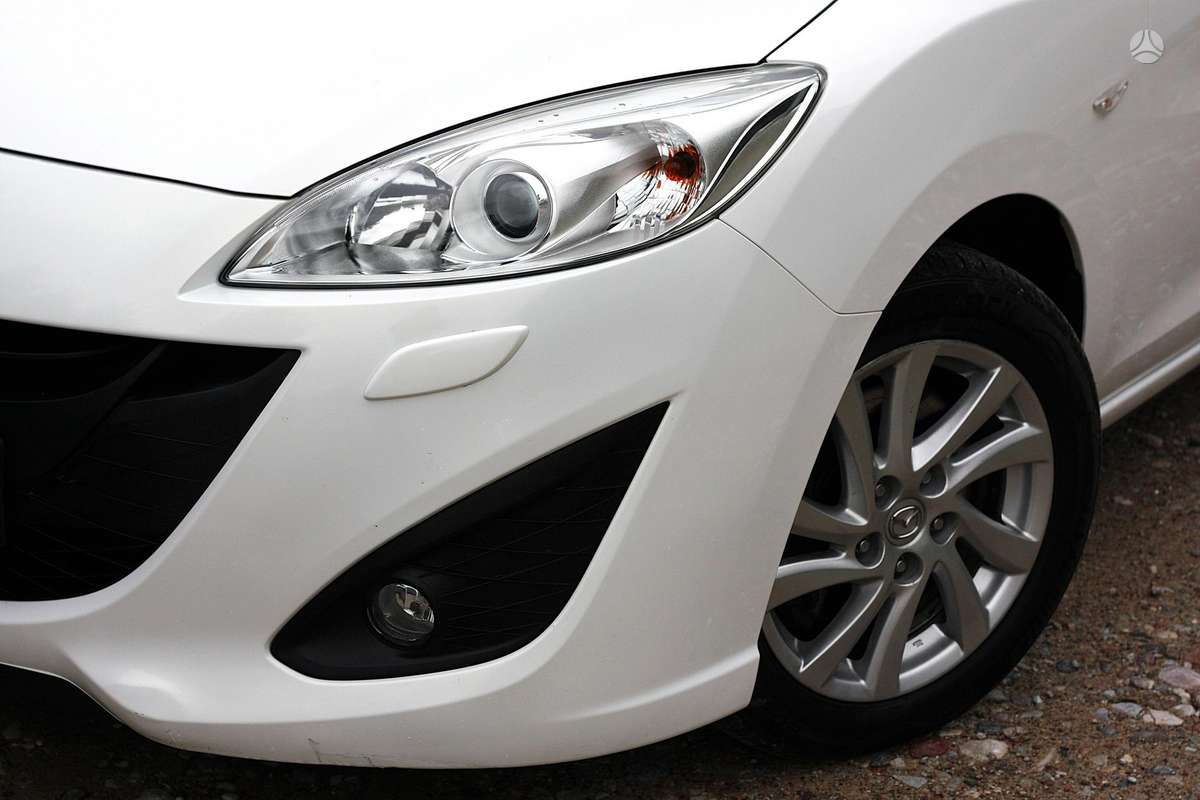 Mazda 5 2012 — interior