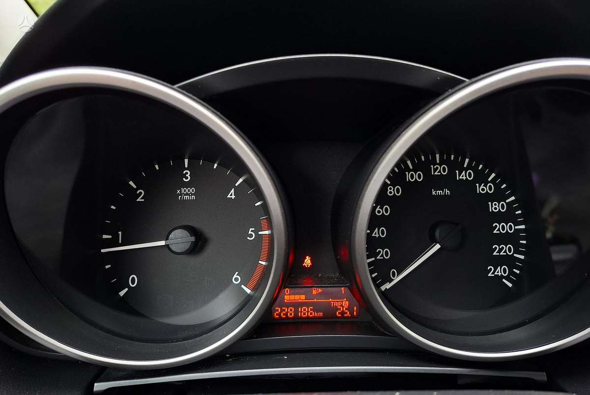 Mazda 5 2012 — photo 30