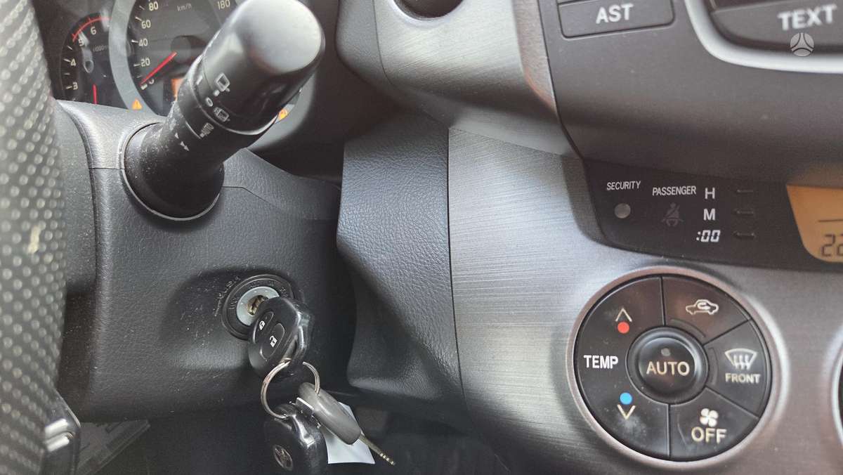 Toyota RAV4 2009 — photo 18