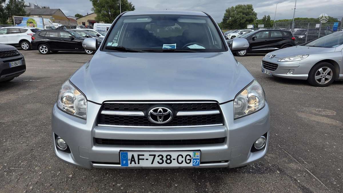 Toyota RAV4 2009 — rear view
