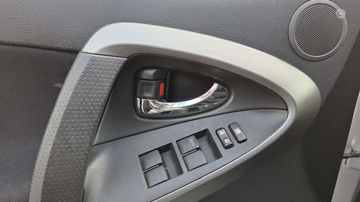 Toyota RAV4 2009 — photo 21