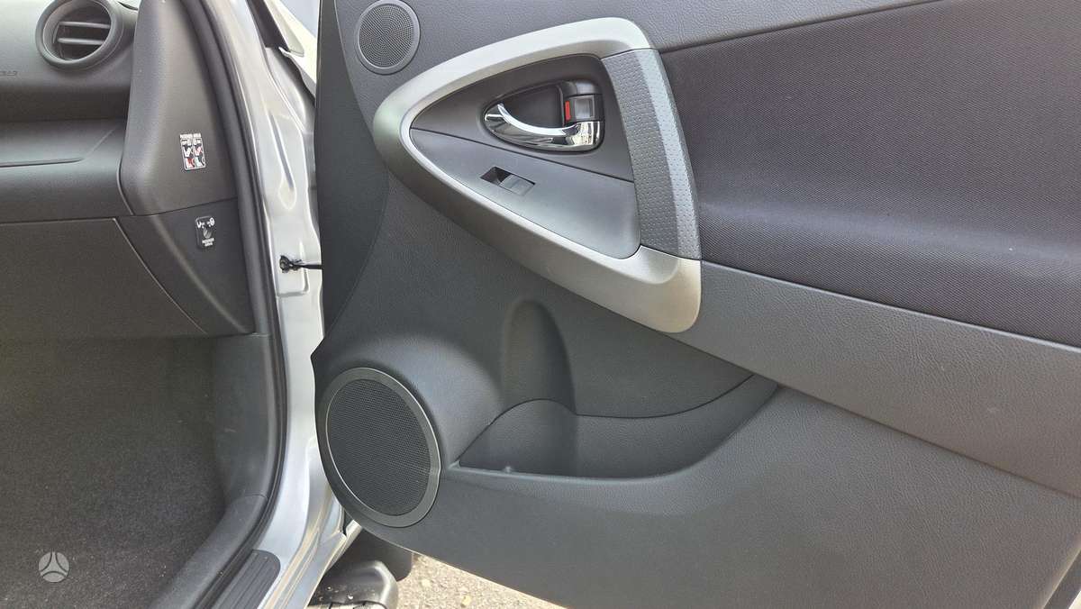 Toyota RAV4 2009 — photo 28