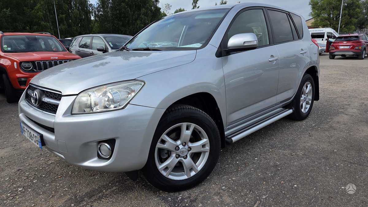 Toyota RAV4 2009 — interior