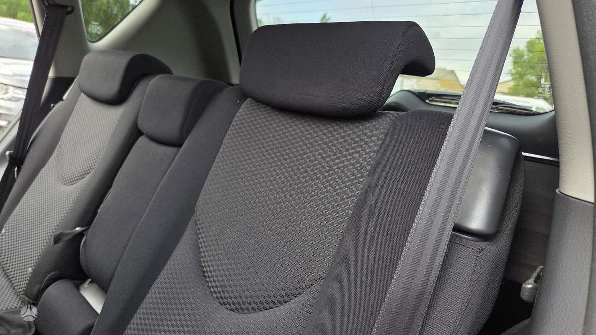 Toyota RAV4 2009 — photo 31