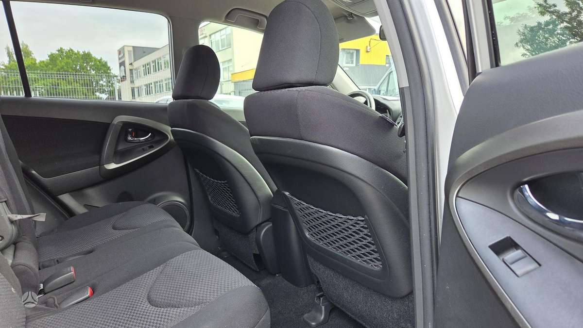 Toyota RAV4 2009 — photo 32