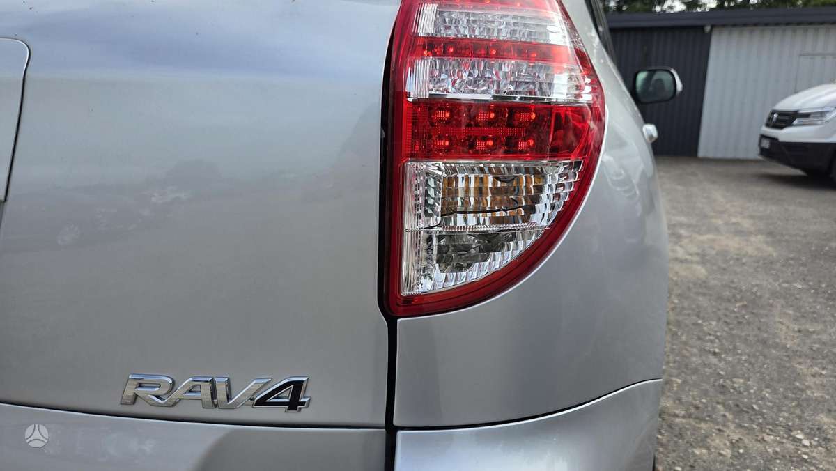Toyota RAV4 2009 — photo 9