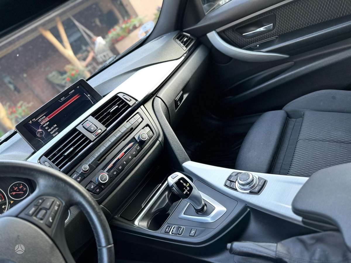 BMW 318 2013 — photo 15