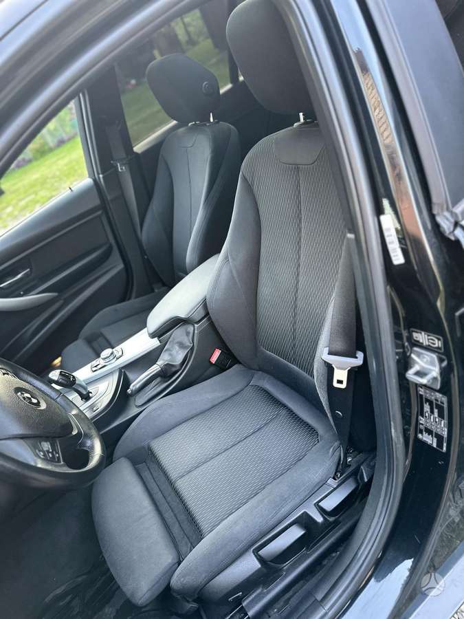 BMW 318 2013 — photo 17