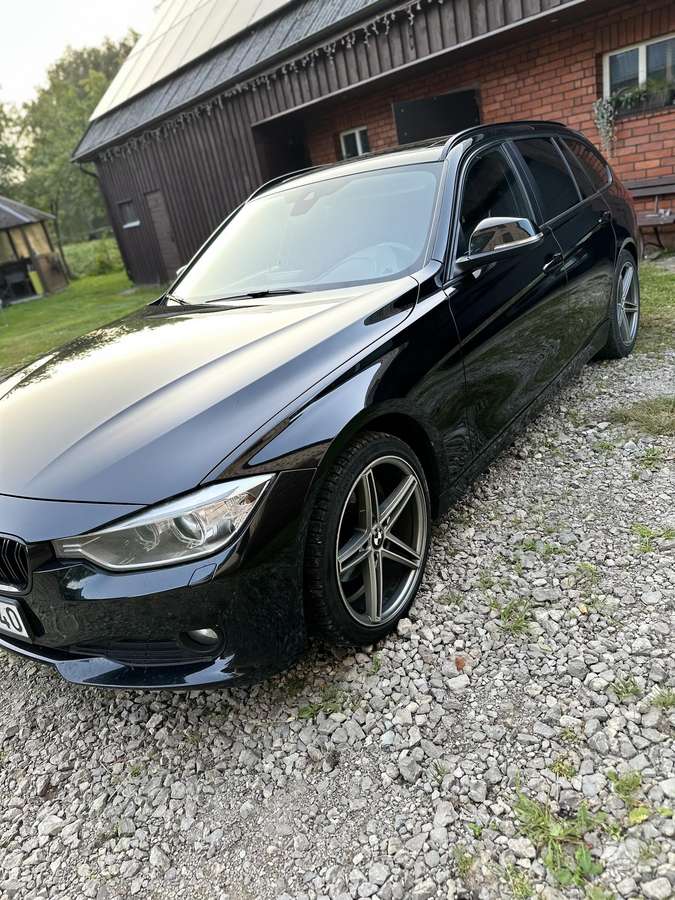BMW 318 2013 — photo 18
