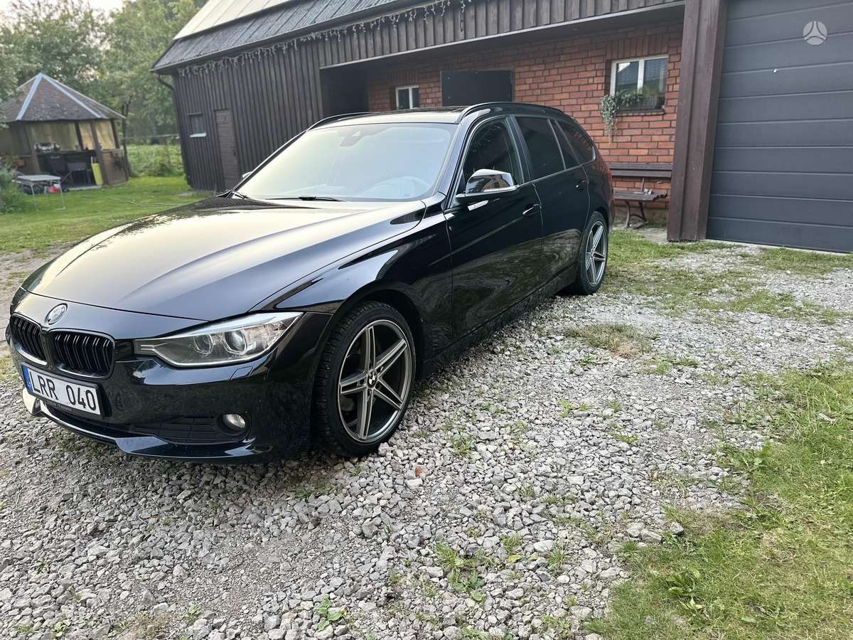BMW 318 2013 — rear view