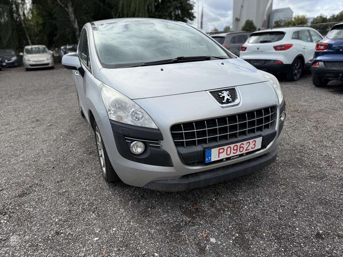Peugeot 3008 2010 — rear view